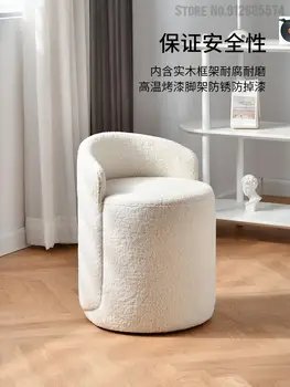 Лесен луксозен тоалетка стол в скандинавски минималистичном стил, стол за грим, спалня, обикновено е малък апартамент, къща, с облегалка, метална мрежа за грим и червен цвят