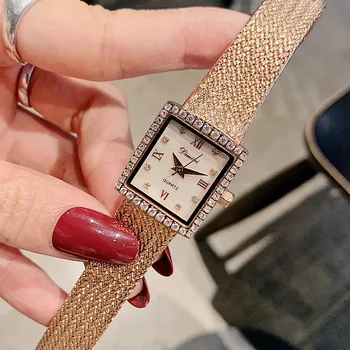 Ръчен часовник с диаманти 2023, Луксозни Маркови Дамски часовник, Кварцов с Модни Дамски часовници С Кристали, с Правоъгълна гривна, Дамски часовници